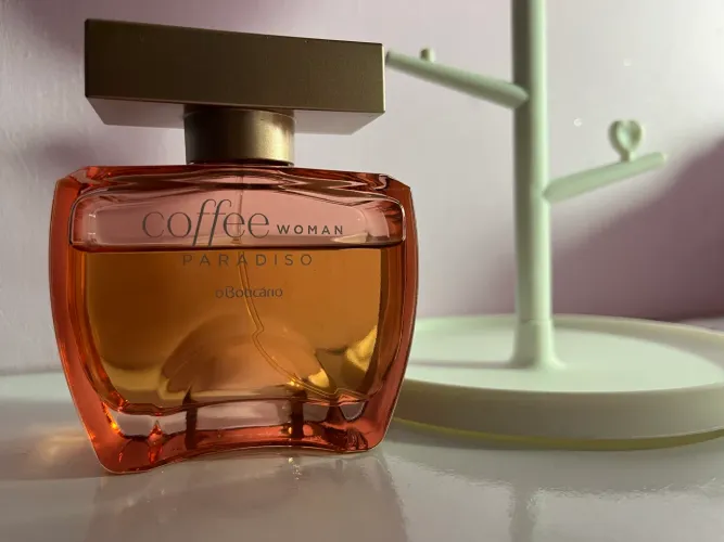 Coffee woman paradiso