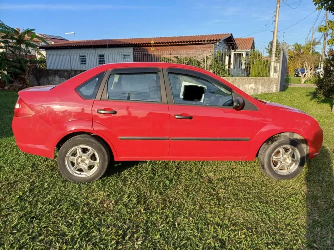 Ford Fiesta Sedan 1.0 8V Flex 4P 2009