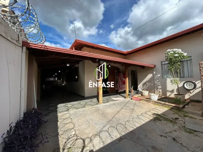 Casa à Venda com Área de Lazer Completa e Loja Comercial no Bairro Novo Horizonte em Igara