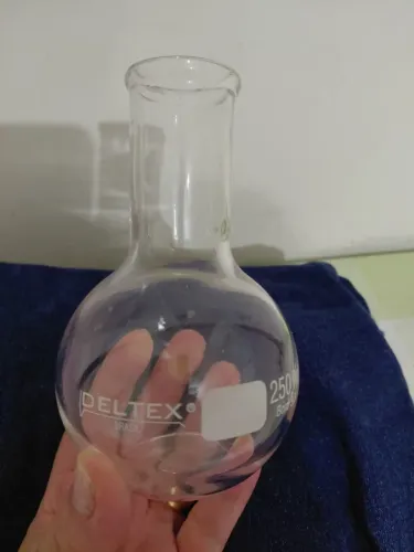 Vidrarias de laboratório (Erlenmeyer 125 mL + Balão 250 mL)