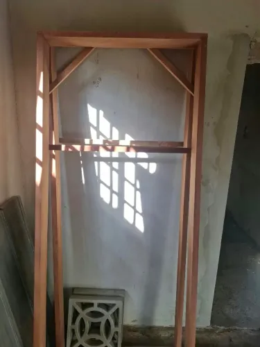 Vendo 2 aduelas de madeira para portas tamanho padrão - NOVAS