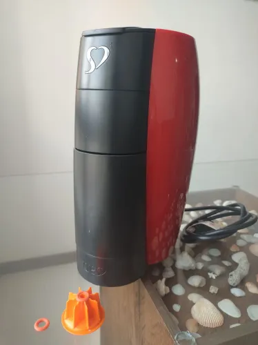 Cafeteira 3 Corações LOV 220V Vermelha/Preta - Semi nova