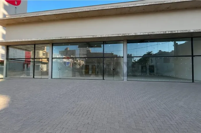 Salão comercial para alugar no bairro Cidade Alta, Piracicaba.