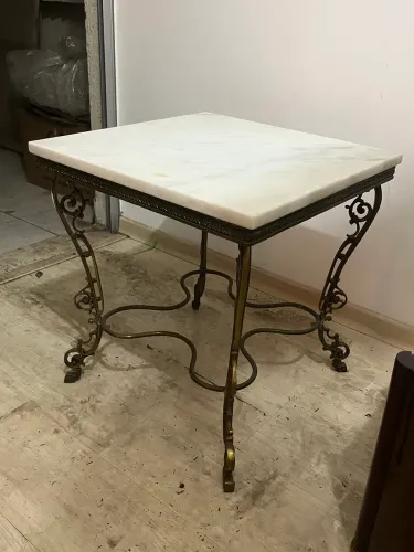 Mesa Quadrada Bronze Natalino Tomassi tampo de mármore
