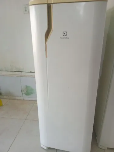 Vende-se geladeira