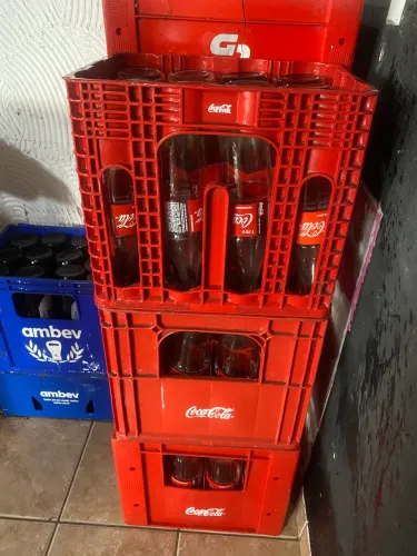 Caixa de descartável coca de 1 L