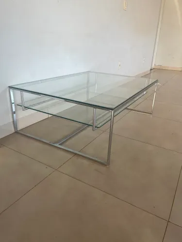 Mesa de centro cromada com vidro