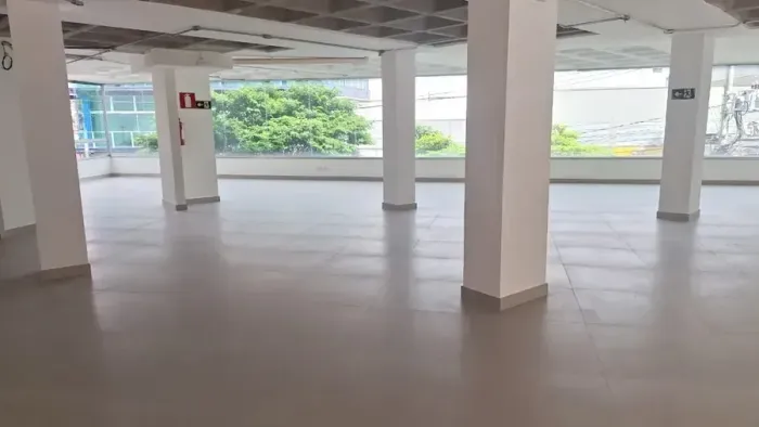 Lojão 300 metros quadrados Excelente localização