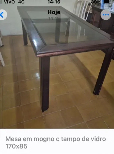 Mesa com tampo de vidro mogno e espelho de parede