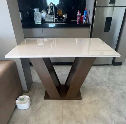 Vendo mesa mdf com tampo de vidro