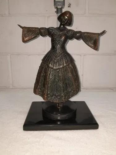 Bailarina de Bronze 