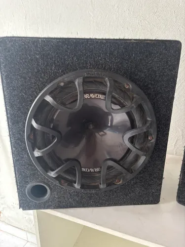 Caixa de som bravox com subwoofer de 200rms