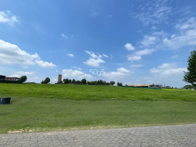 Lindo lote à venda no condomínio Porto São Pedro em Porto Feliz com 1627m2 de terreno com