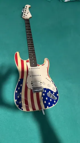 Guitarra Stratocaster Eagle