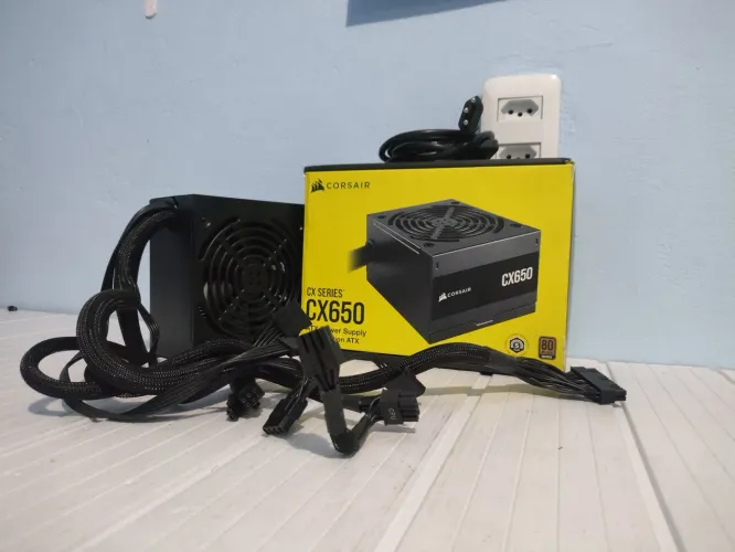 Fonte Corsair CX650 650W 80 Plus Bronze