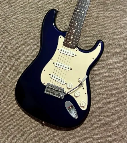 Guitarra Strato Fender Standard México 2001 com Tarraxas com Travas Fender USA
