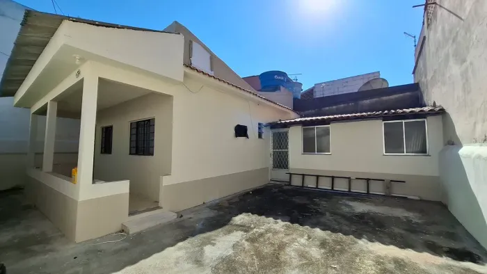 CASA independente no Rocha. Área residencial.