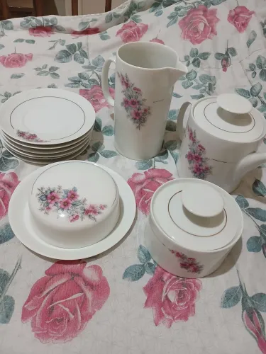 Louça Porcelana Aparelho de Chá Incompleto Renner