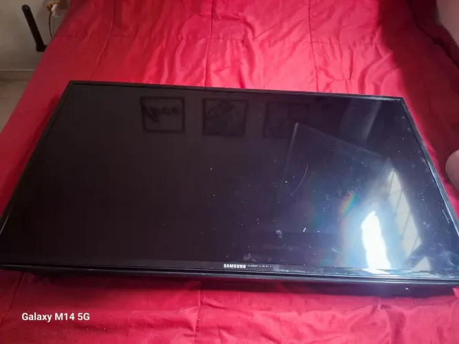 Vendo TV Samsung com defeito, placa queima da