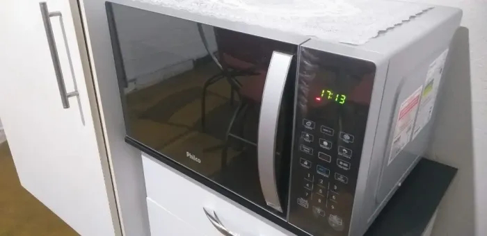 Micro-ondas 33L Philco Limpa Fácil 1400W 127V PMO38S *NÃO ENTREGO*