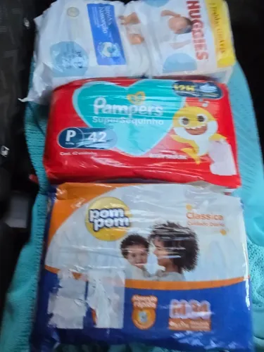 Fraldas lote 100 reais P E M 
