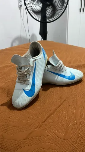 Vendo chuteira original tamanho 40