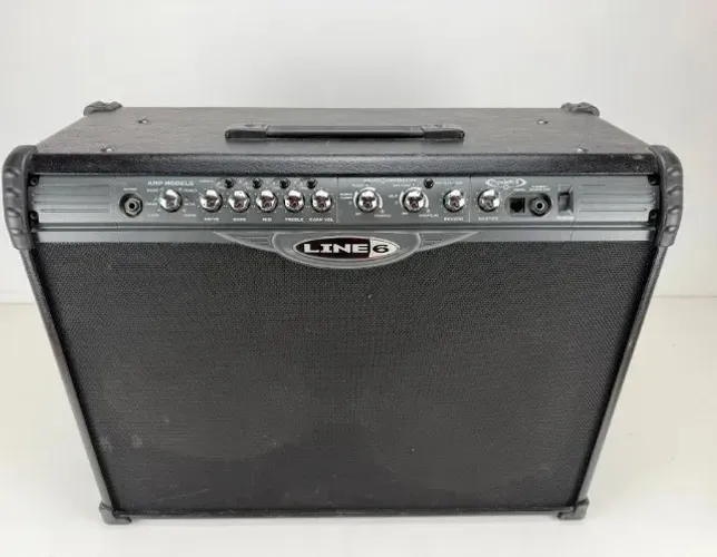 Amplificador de guitarra Line 6 spider 2 150 2x12 com pedal distorção