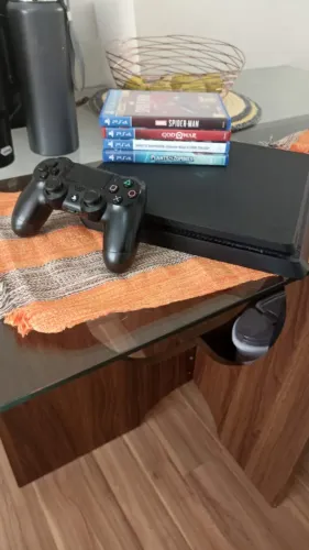 PS4 Usado em Ótimo Estado + 5 Jogos