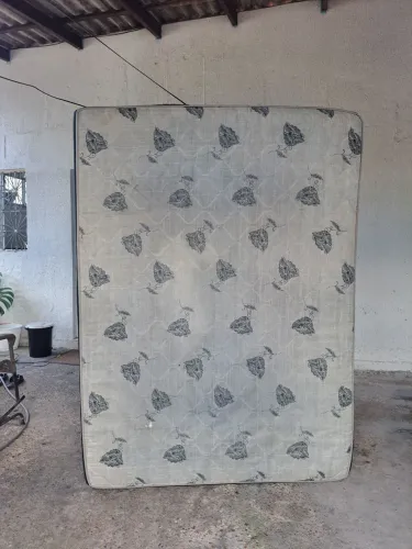 Vendo cama Box casal usada 180