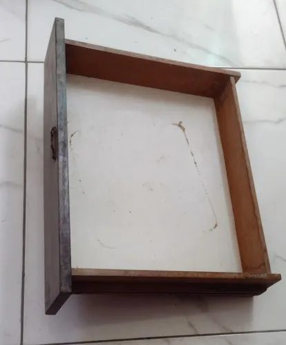 Gaveta em madeira antiga Tamanho 50x37,5cm ótima pra artesanato