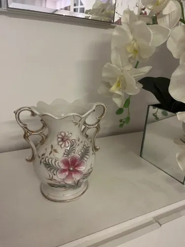 Vaso decorativo vintage em porcelana.
