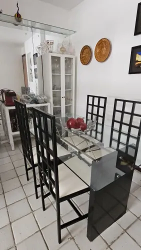 Conjunto de mesa jantar com 4 cadeiras e tampo de vidro