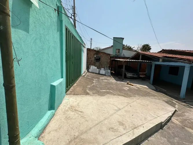 Excelente oportunidade de investimento, lote com 432 m2, possui uma construção NÃO averbad