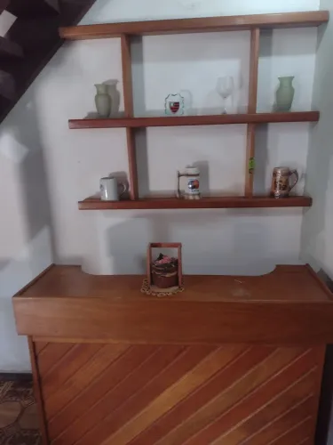 Vendo bar adega antigo em cerejeira completo. R$ 3.000,00