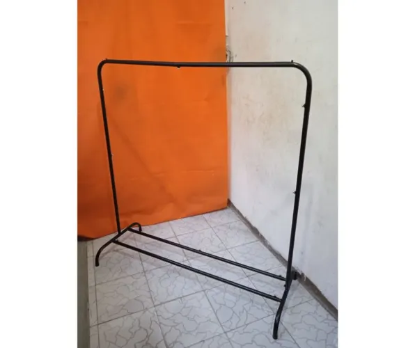 Arara preta com sapateira