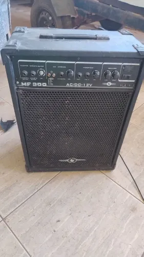 Caixa de som amplificada 