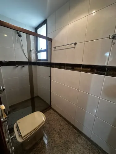 Apartamento de 4 quartos, sendo 2 suítes e 2 vagas de garagem.