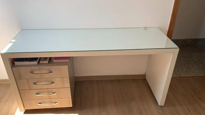 Vendo linda mesa de escritório SEM GAVETEIRO