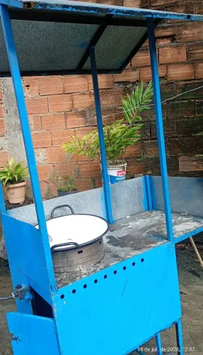 Carrinho de batata frita com telhado