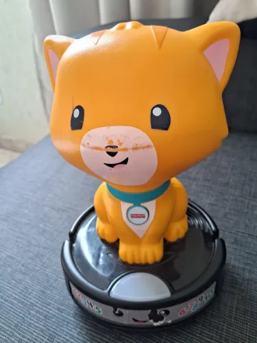 Gatinho engatinha comigo