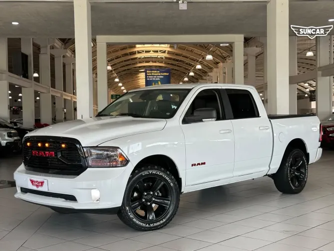 Ram Classic Laramie 5.7 V8 16V Gasolina 4X4 Aut. 2023