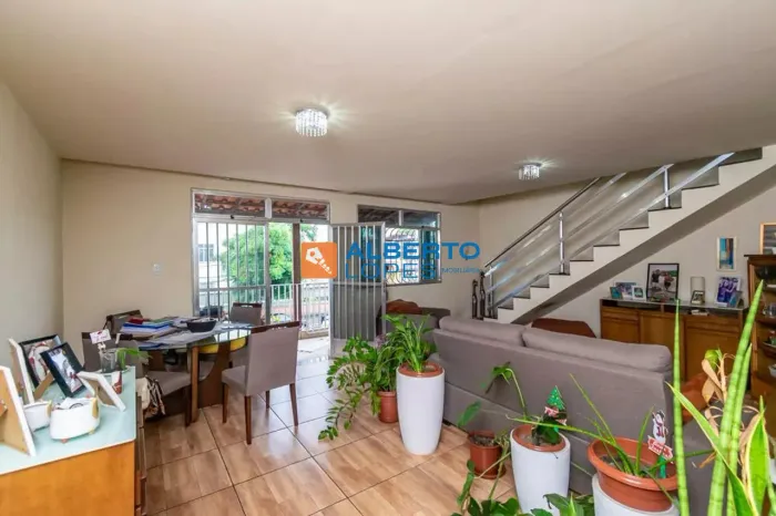 ÓTIMA CASA NA VILA DA PENHA COM 2 QUARTOS 2 SALAS GRANDES E VARANDA