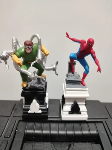 Kit miniatura Marvel homem aranha e doutor estranho