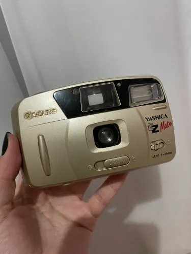 CAMERA ANALÓGICA YASHICA EZ MATE