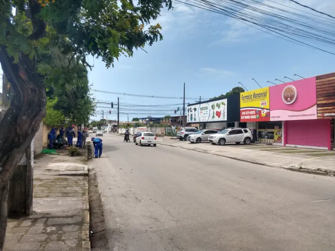 Casa para aluguel e venda possui 557 metros quadrados com 4 quartos em Cordeiro - Recife -