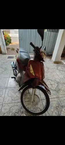 VENDO MOTO HONDA/BIZ 125 ES