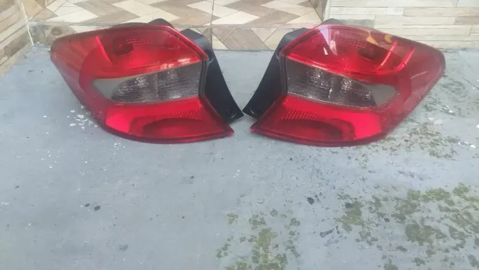 Lanternas Traseiras Ford Ka 2015 a 2018 - Par Original