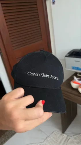 Boné calvin klein preto