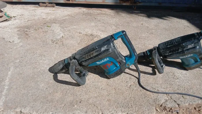 Vendo martelete makita 10 kg sistema AVT