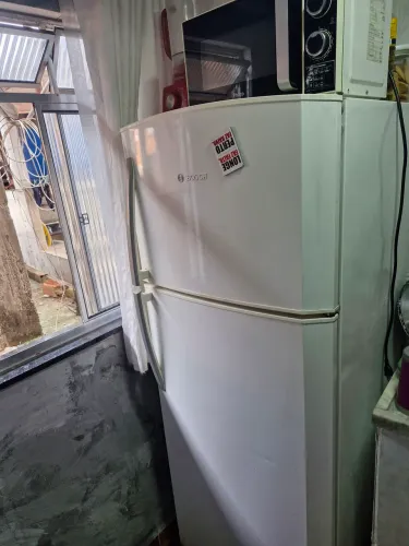 Geladeira gelando muito